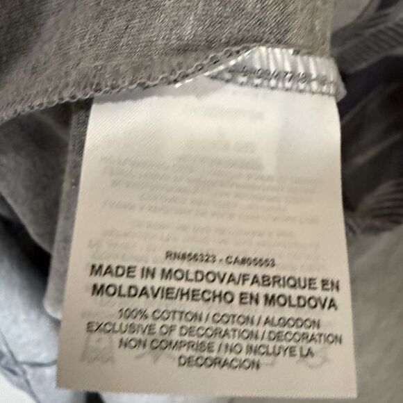 NWT NIKE Shirt L Gray Red White MOVING MOUNTAINS Graphic Spellout Tee Swoosh - Picture 9 of 10